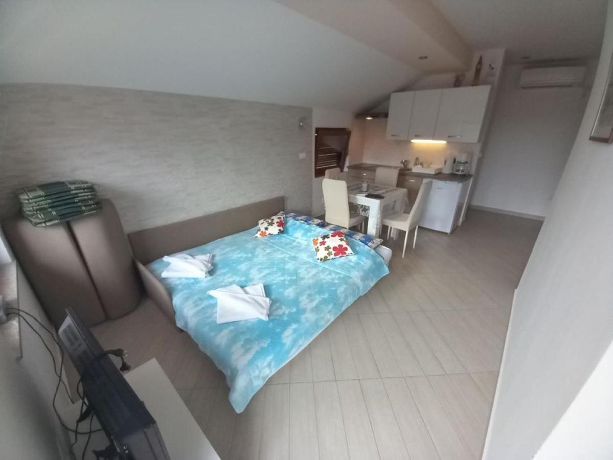 Apartmani Gracijela Karlobag Kültér fotó