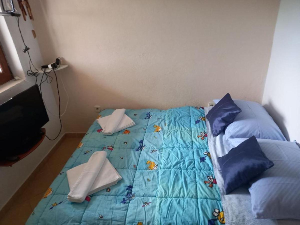 Apartmani Gracijela Karlobag Kültér fotó